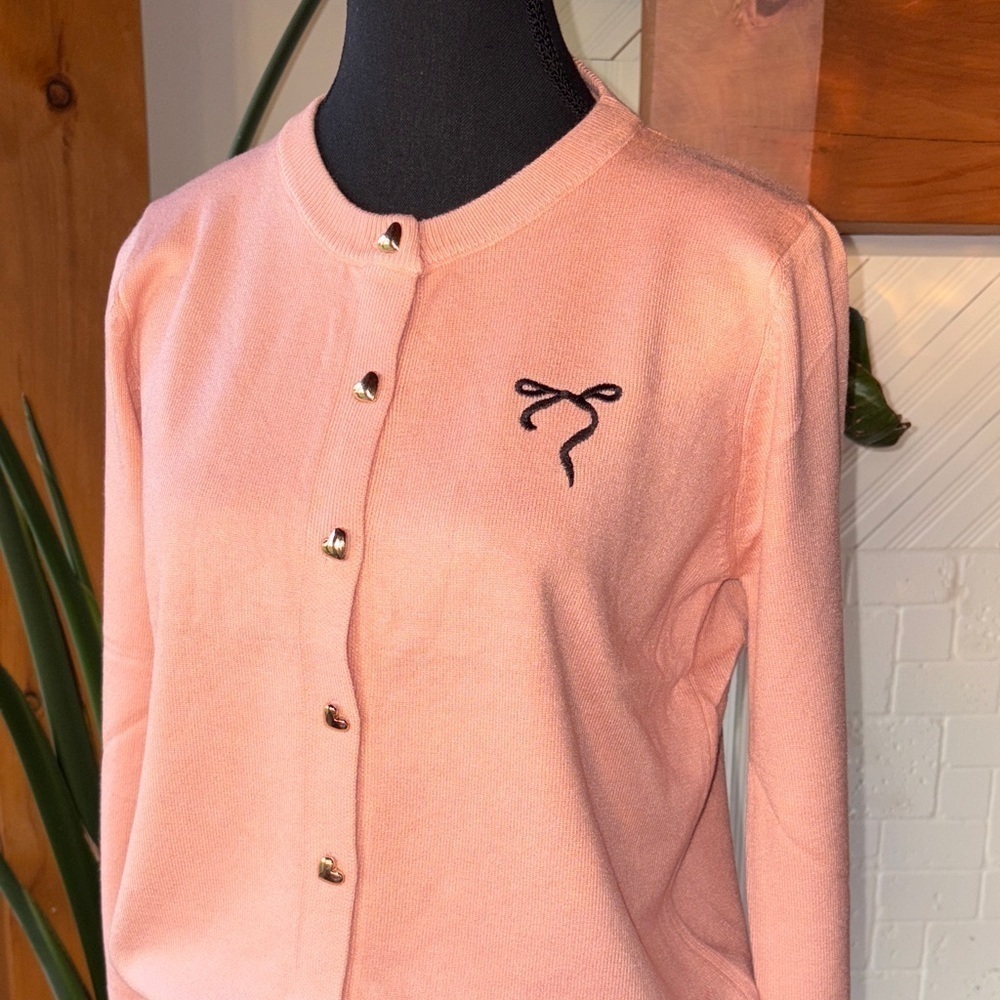 Chic Pink Button-Up Cardigan - Picture 3 of 9